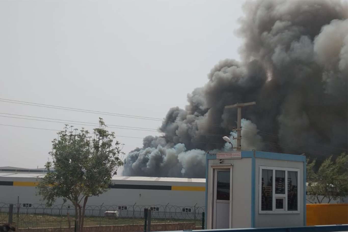 Şanlıurfa'da 2'inci Organize Sanayi Bölgesinde yangın Şanlıurfa'da 2'inci Organize Sanayi Bölgesinde yangın